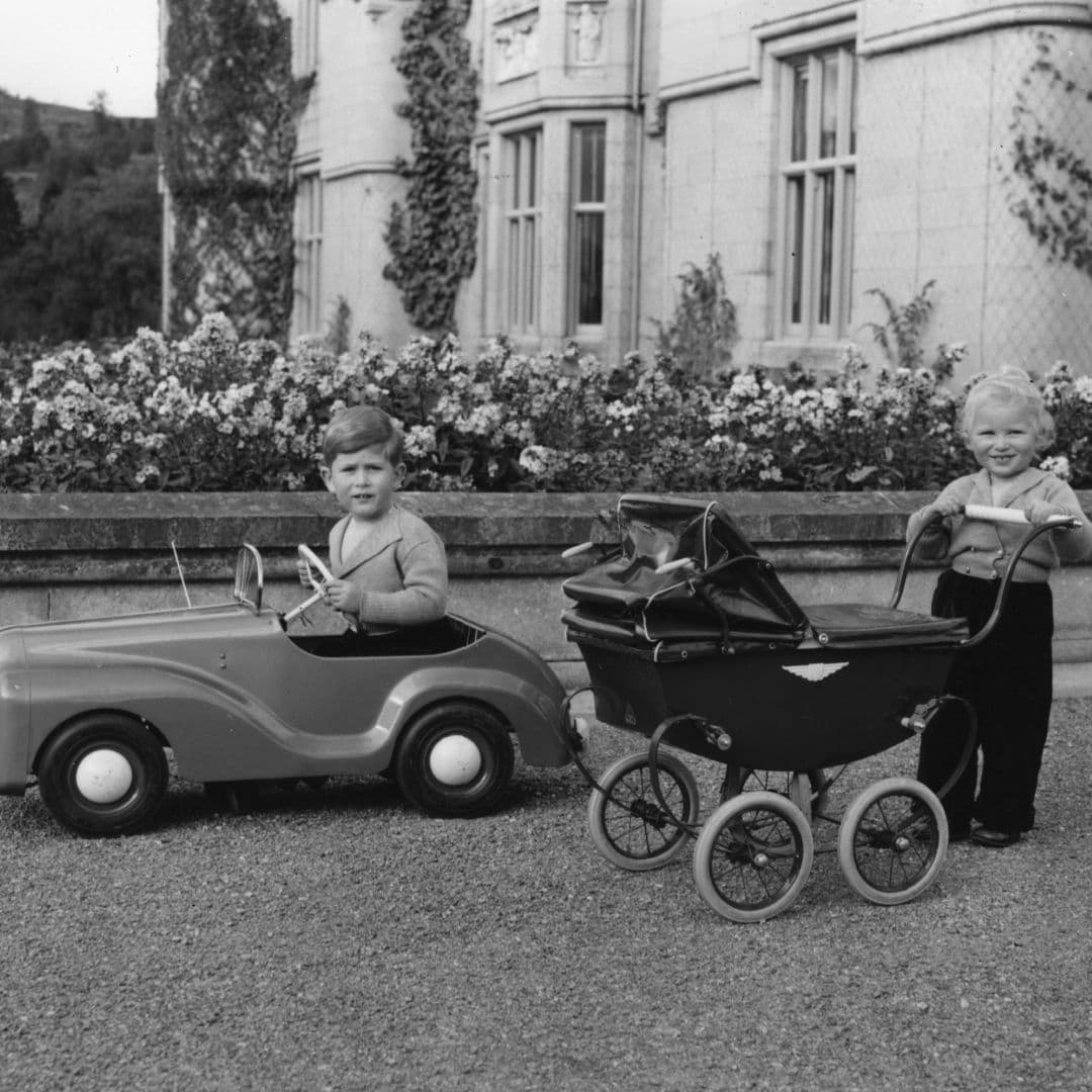  Former Royal Staffer Shares the One Place Where King Charles and His Siblings Could “Enjoy a Normal Childhood” 
