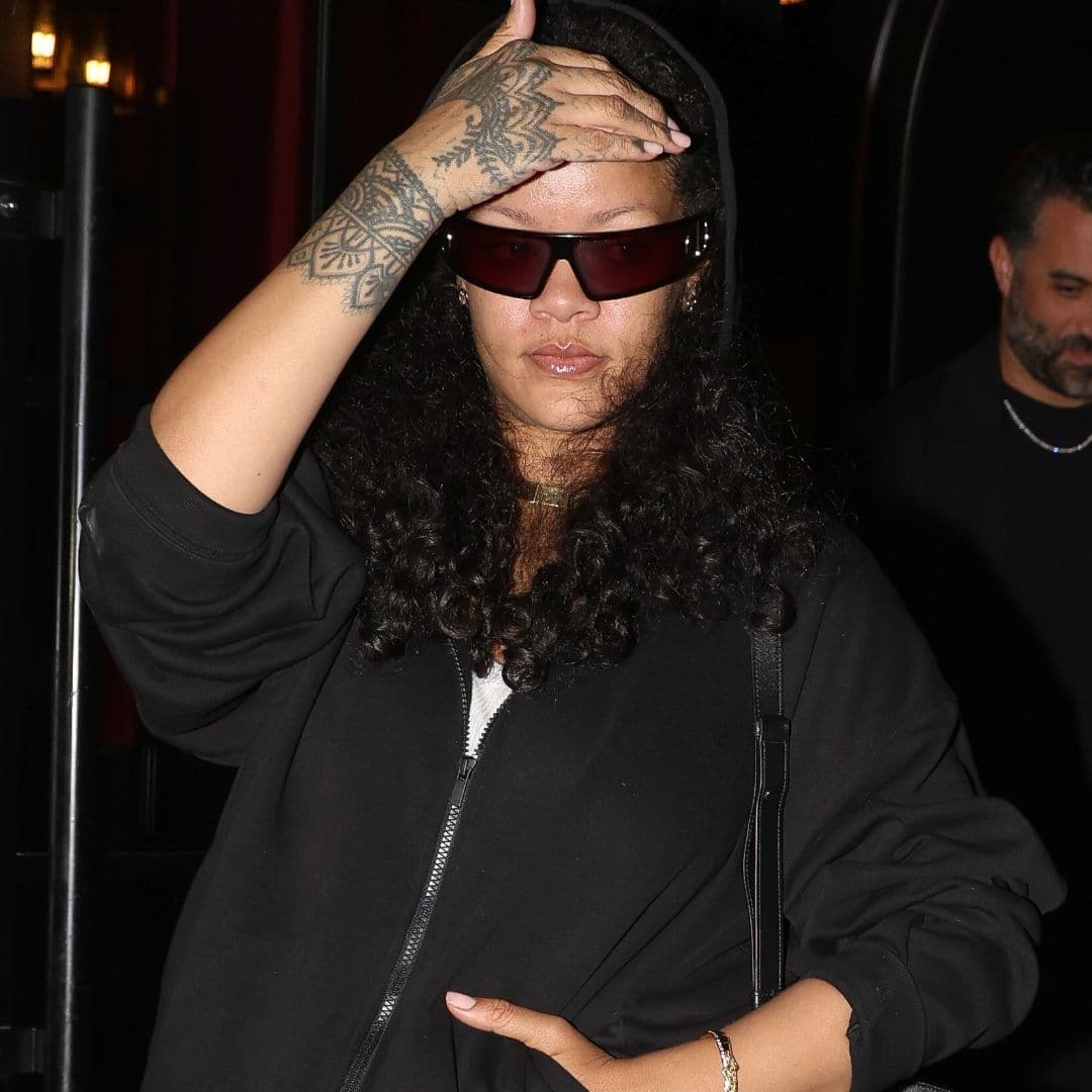  Not a Denim Skirt, Not Jeans—Rihanna's Hybrid Bottoms Are the Best of Both Worlds 