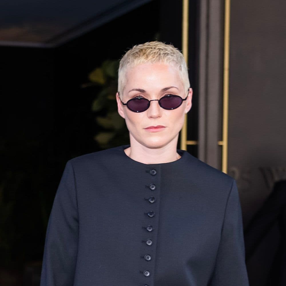  I Know You're a Fashion Person If You Wear This Chic Blazer Trend With Jeans Instead of a Traditional One 