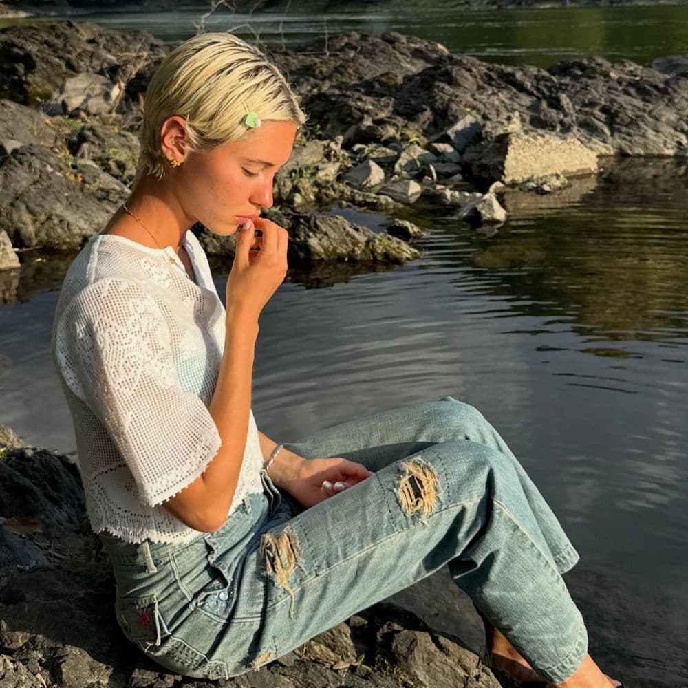  Boho Blouses Are Everywhere Right Now, But I Think They Look Best With This Specific Jeans Trend 