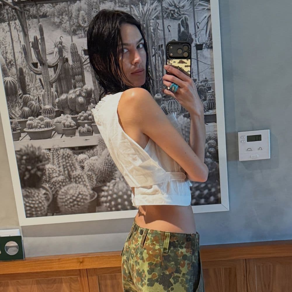  Alexa Chung Just Wore the Anti-Jeans Trend I Never Expected to See Her In 