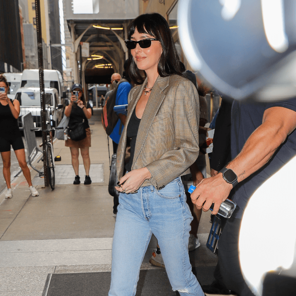  The Chicest People I Know Are Already Styling Cropped Jeans With This Elegant Autumn Shoe Trend 