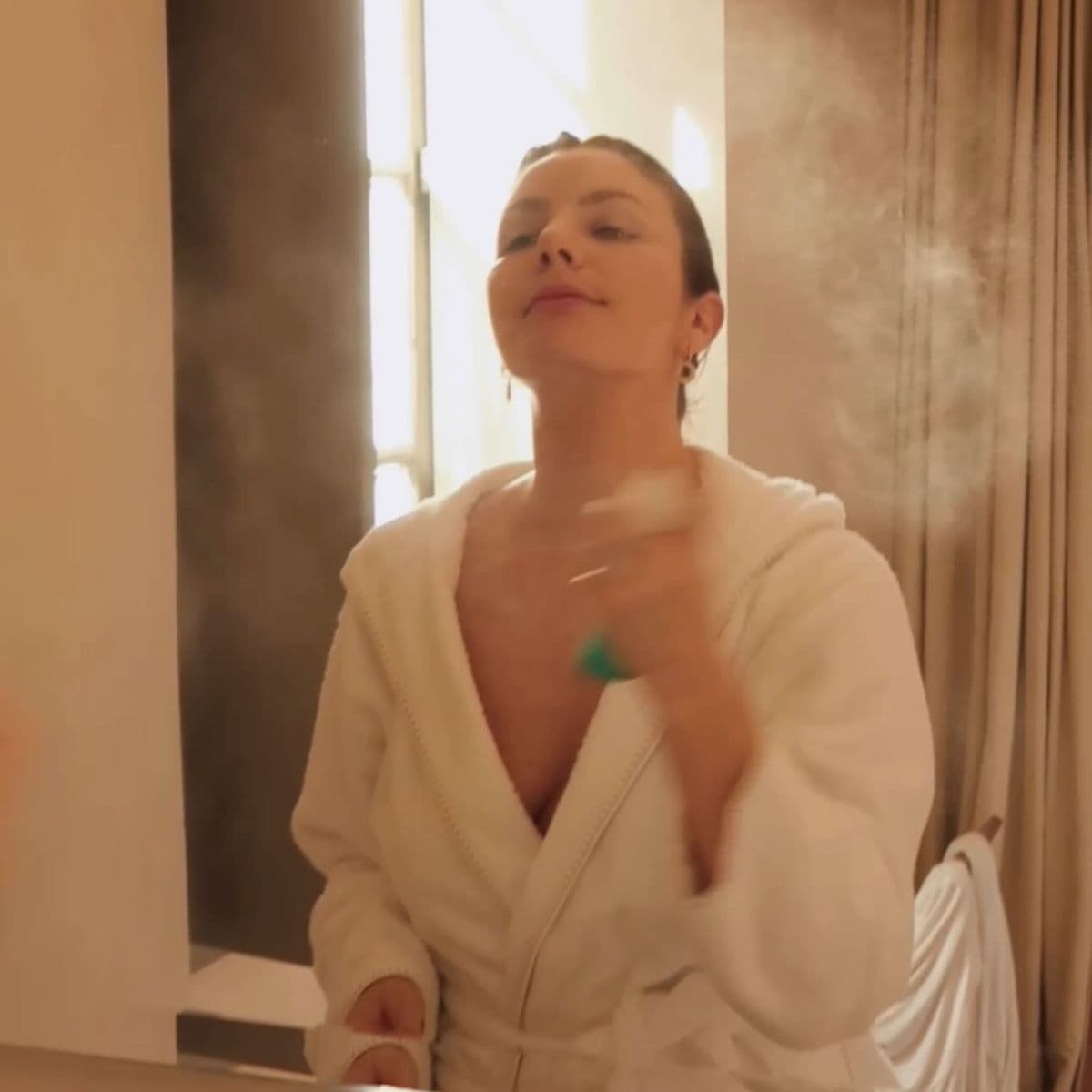  6 Beauty Hacks for Surviving the Summer Heat, According to the Experts 