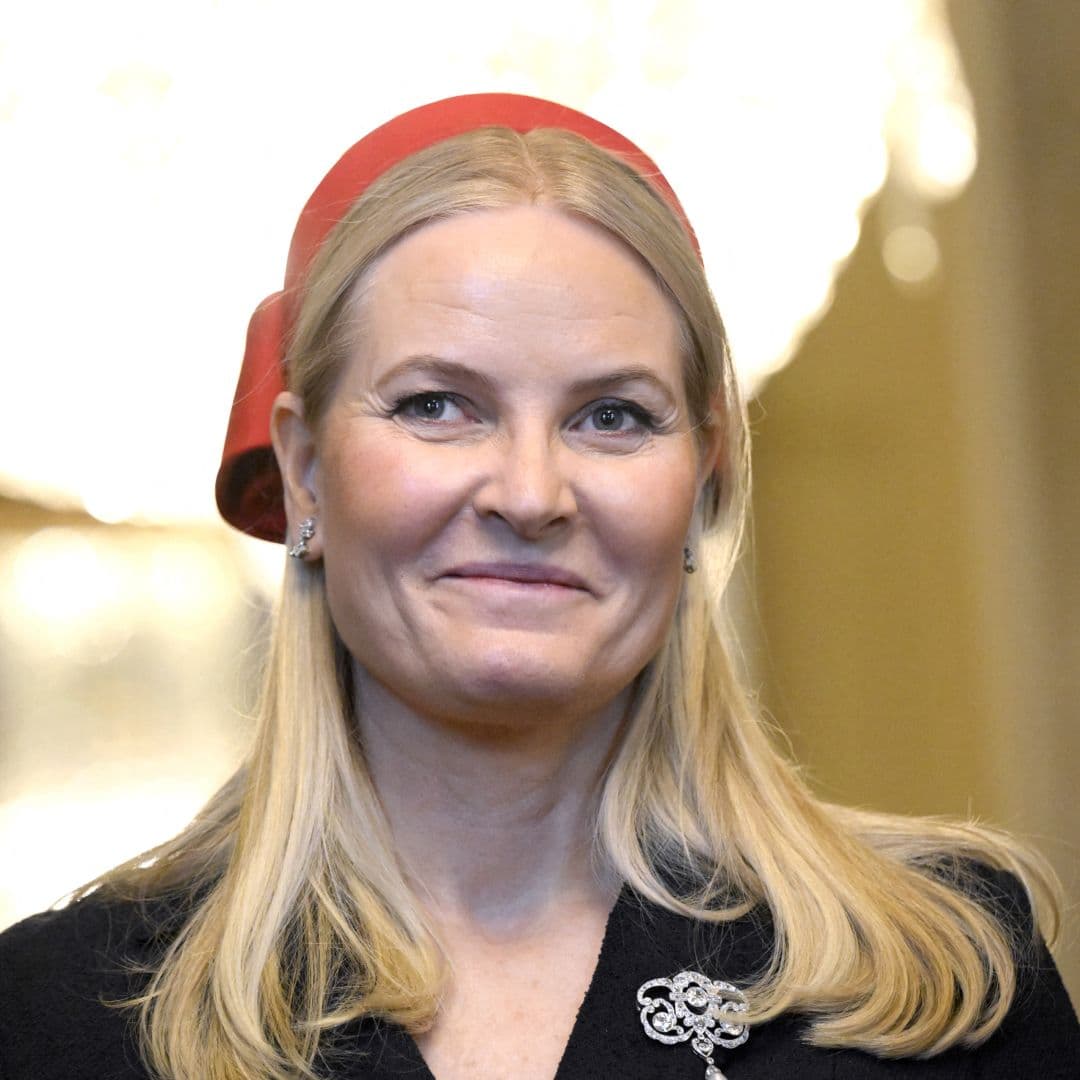  Meet Norway's Controversial New Queen Mette-Marit, a Former Waitress Who Must Win Over the Public After Her Epstein Associations and Son's Rape Trial 