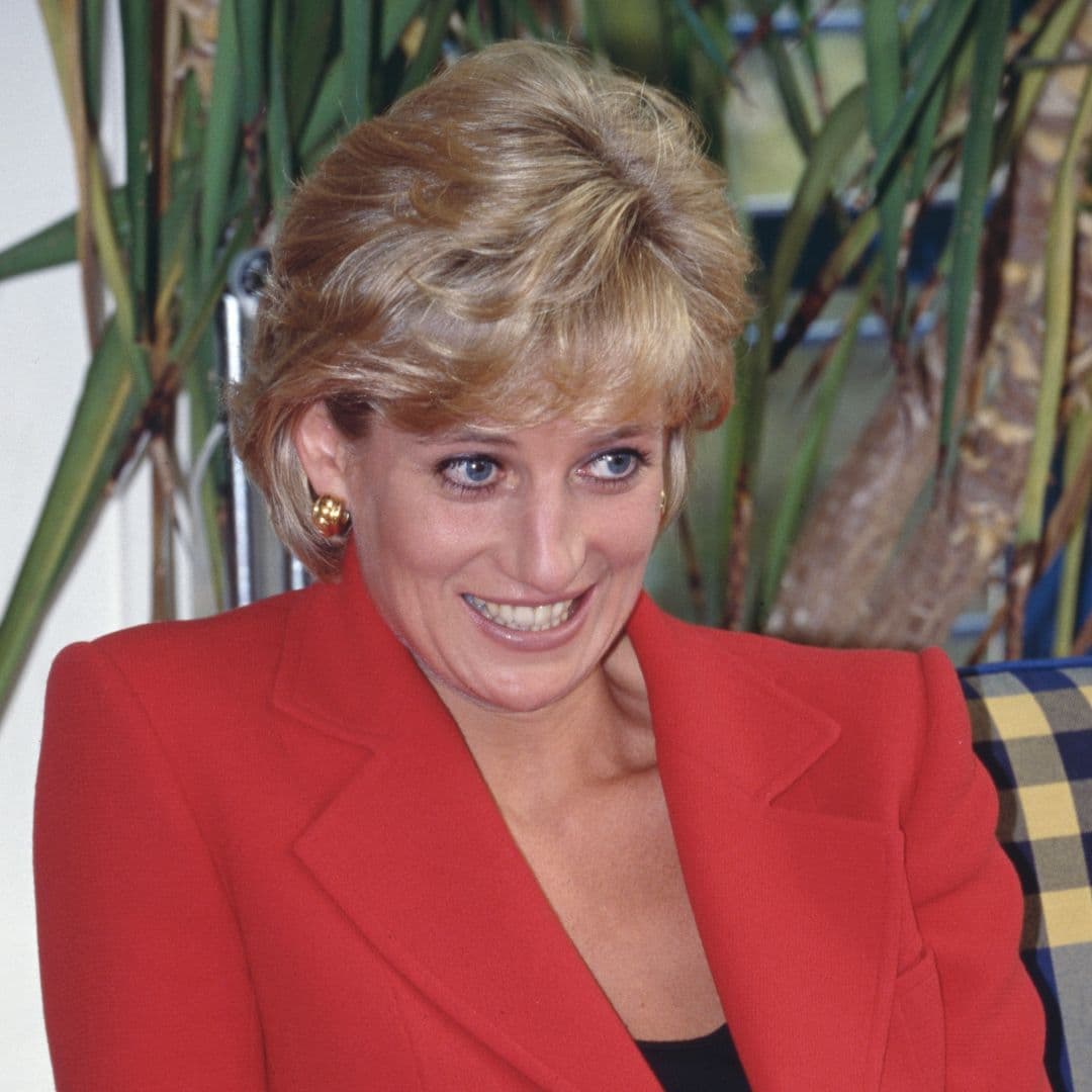  Princess Diana Couldn't Believe No One Recognized Her When She Escaped for One "Daring" Outing, Says Former Royal Butler 