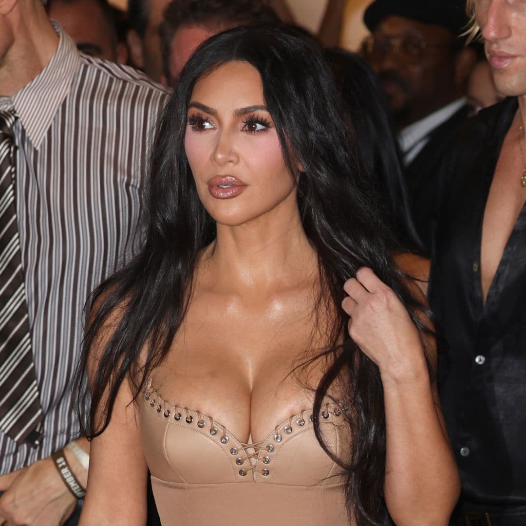  Kim Kardashian's Custom Mermaid Cleavage Dress Combines Sheer Fabric With Lace-Up Corsetry 