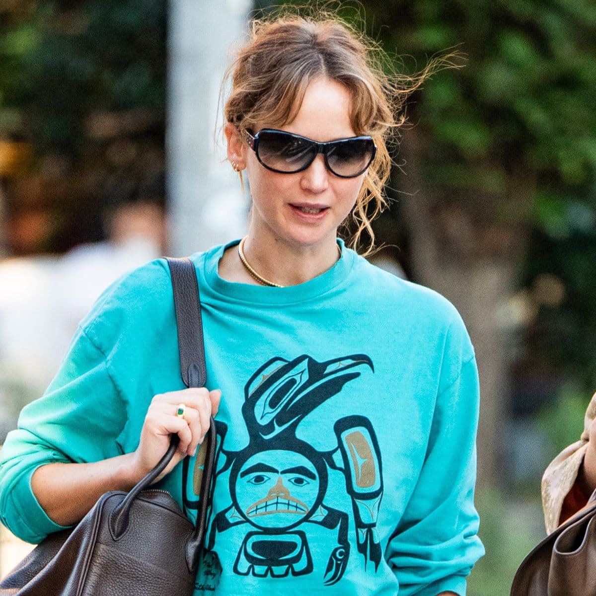  J.Law Just Wore the Closed-Toe-Shoe Trend That Always Looks Good With Jeans in the Fall 