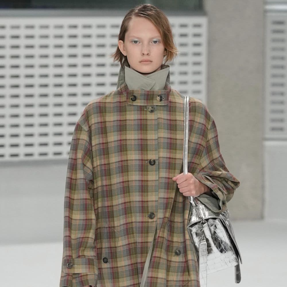  Christopher Kane's Mulberry Debut Gives the Heritage Brand a Sharp New Direction 