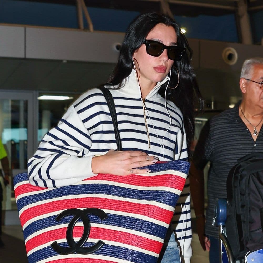  No Suitcase, No Trainers—This is the Bag and Shoe Trend Stylish Dressers Are Wearing to the Airport Instead 
