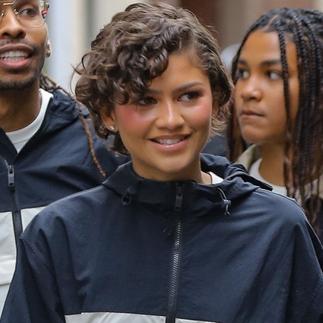  Zendaya Proves the Windbreaker Trend Is Taking Stylish Women's Outfits By Storm 