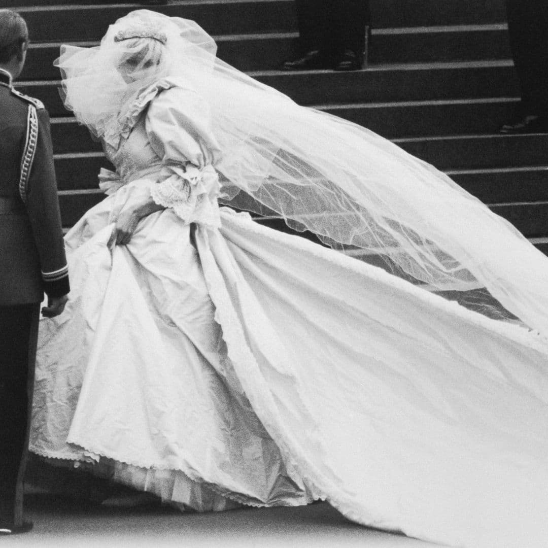 Designer Admits Princess Diana’s Secret Second Wedding Dress Was Likely “Thrown Out” 
