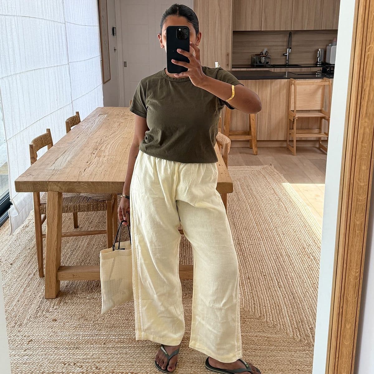  Is It Just Me, or Is Every Cool Girl Wearing These Flip-Flop Color Trends Instead of Black? 