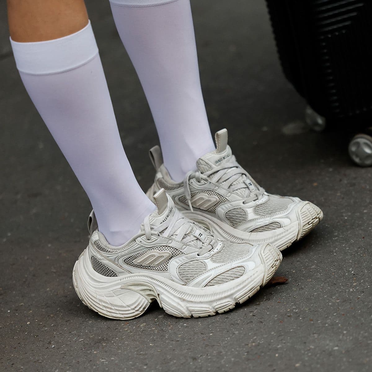  This Sneaker Style Peaked in 2010—Here's How Chic Girls Are Making Them Look Cool in 2026 