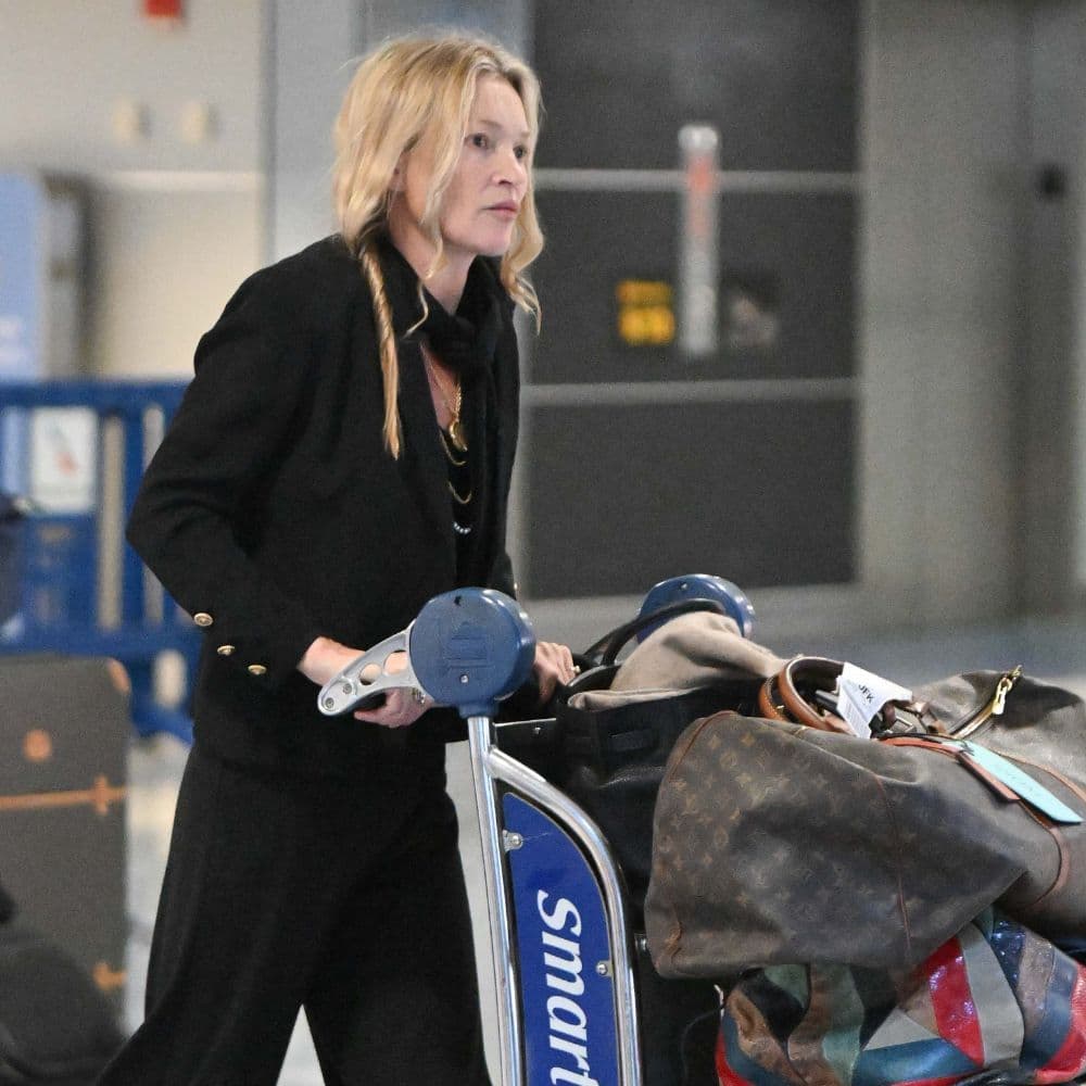  Kate Moss Just Arrived at the Airport in the Anti-Jeans Trouser Trend I Actually Recommend Flying In 