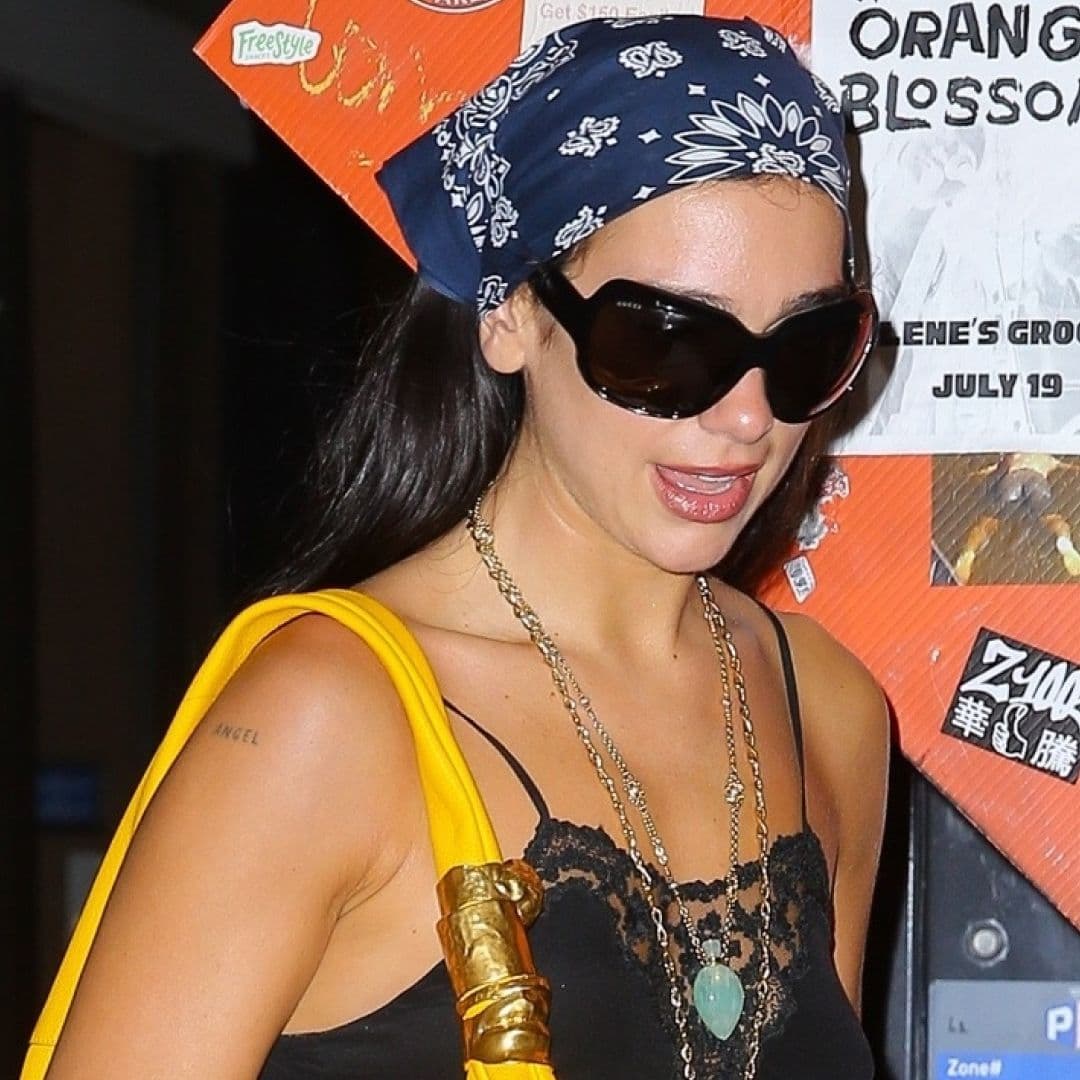  Dua Lipa Takes the Black-and-Yellow Color Combination From Bumblebee to Rock n' Roll 