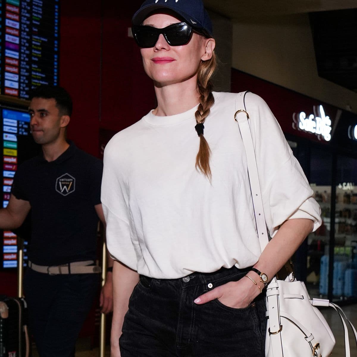  Better Than Sneakers—The Shoe Trend Women in Their 40s Are Wearing With Jeans at the Cannes Airport 