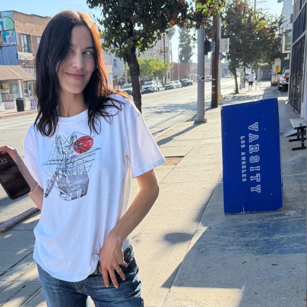  With Dresses and Jeans, Alexa Keeps Coming Back to This French-Girl Shoe Trend 