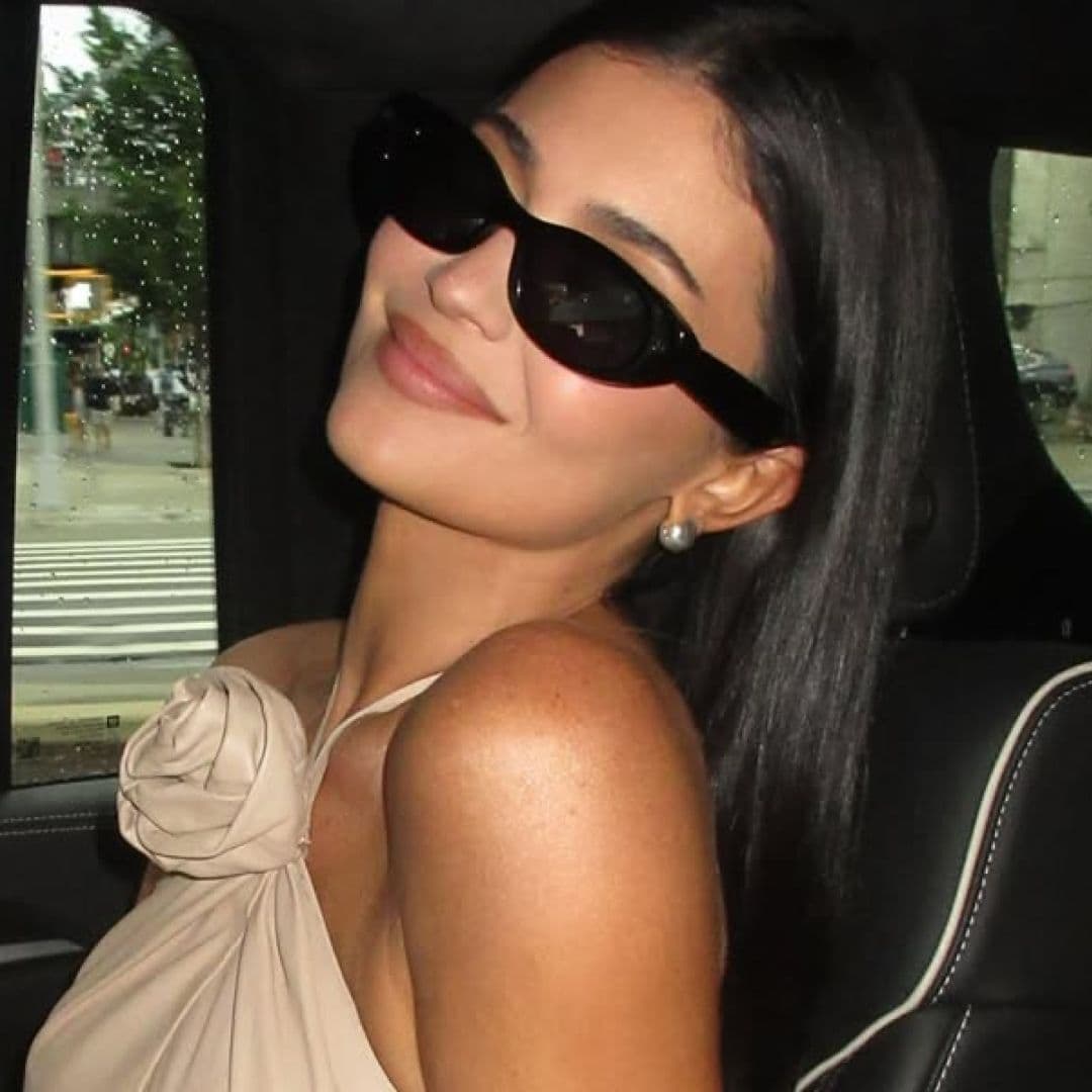  Kylie Jenner Models Her New Meta Sunglasses in a Vintage Gucci by Tom Ford Dress 