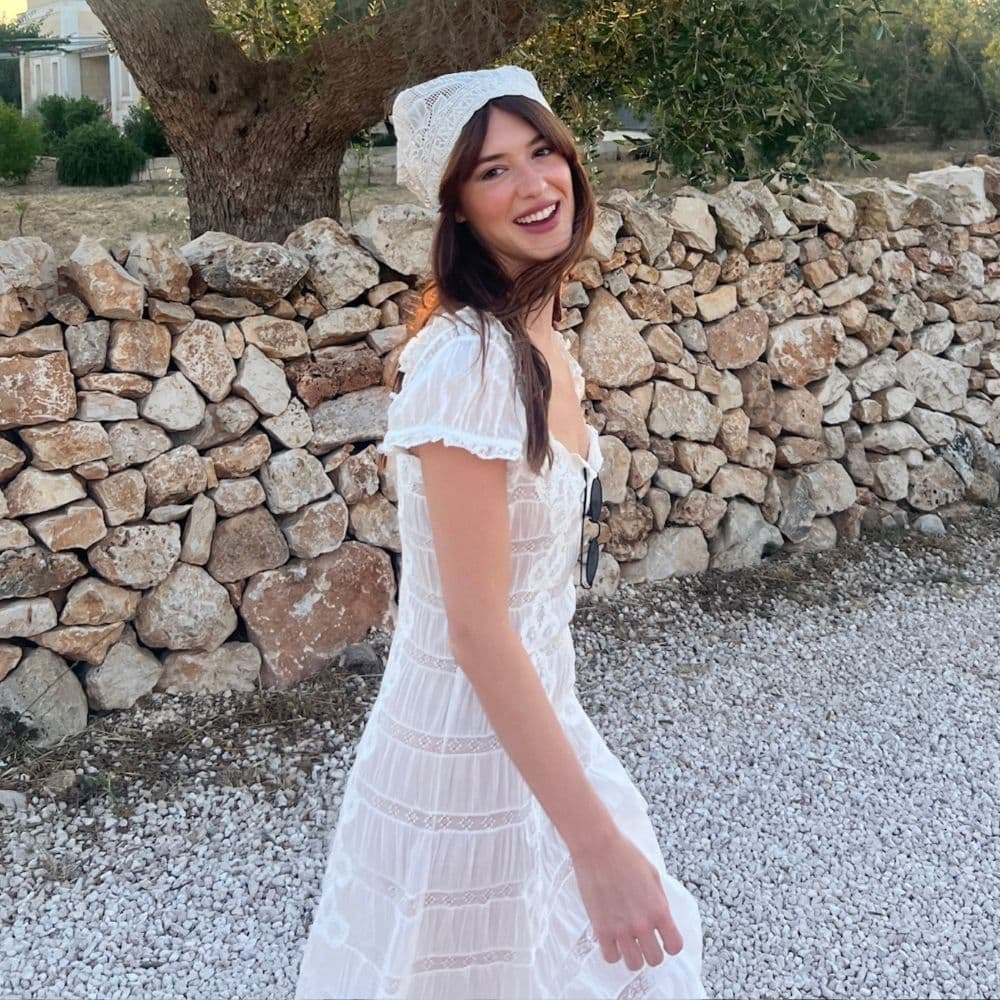  The French-Girl-Coded Summer Outfit Formula Fashion People in Their 20s and 50s Agree On 