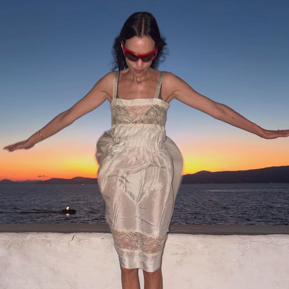  Not Track Shorts and Flip-Flops—This French-Girl Dress and Shoe Combination Is So Much Chicer 