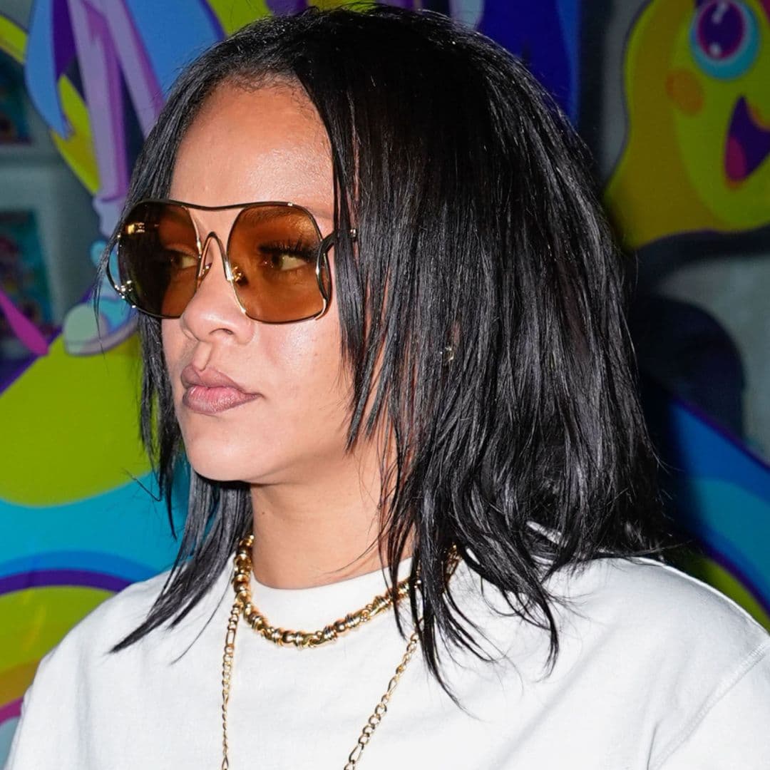  How to Style White Jeans With a Matching T-Shirt, the Rihanna Way 