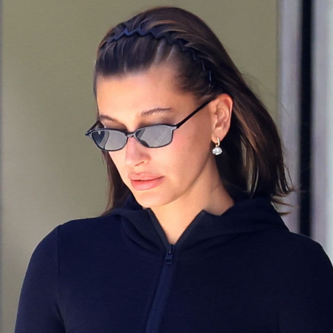  Hailey Bieber Gives the Jelly Shoe Trend Her Seal of Approval in Neon Nike Sneakers 