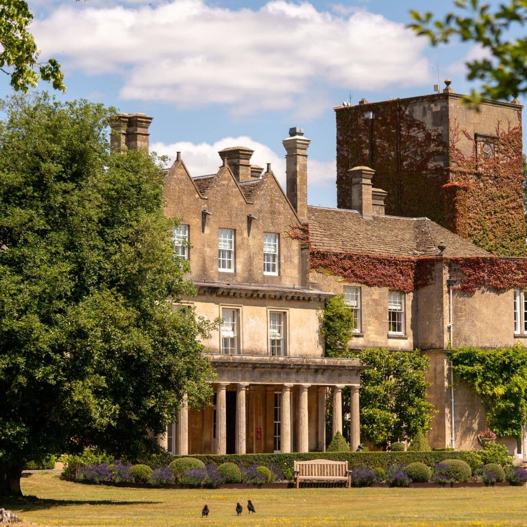  This Dreamy English Estate Will Make You Feel Like You're Living in a PBS Drama 