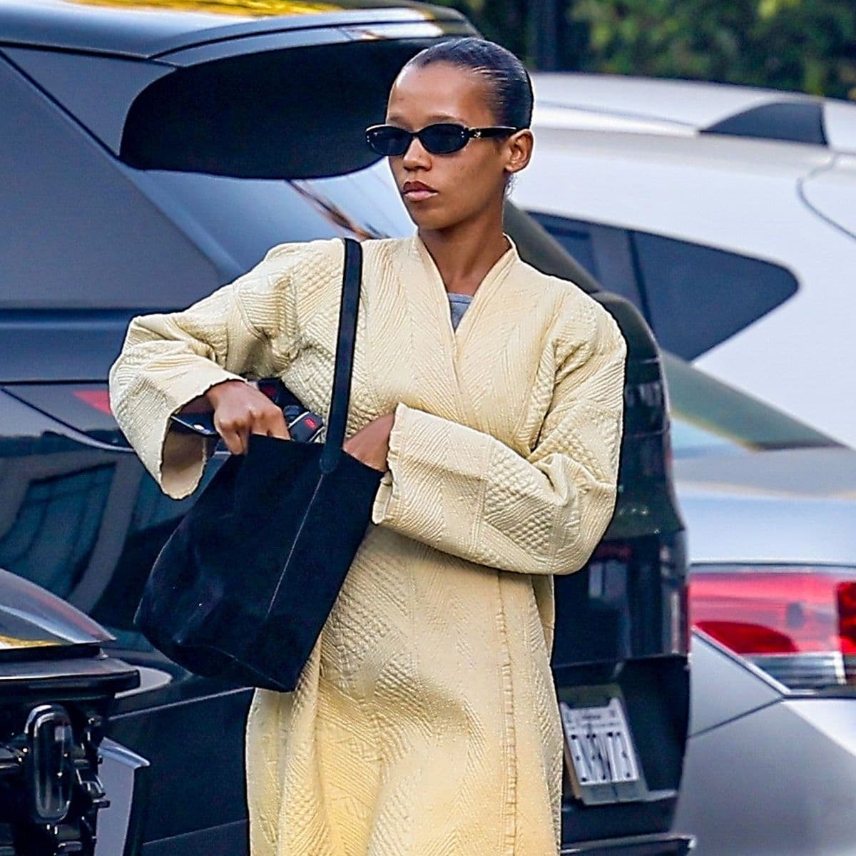  Fashion People Know to Wear This Specific Sandal Trend With This Legging Color Trend for Summer 2026 