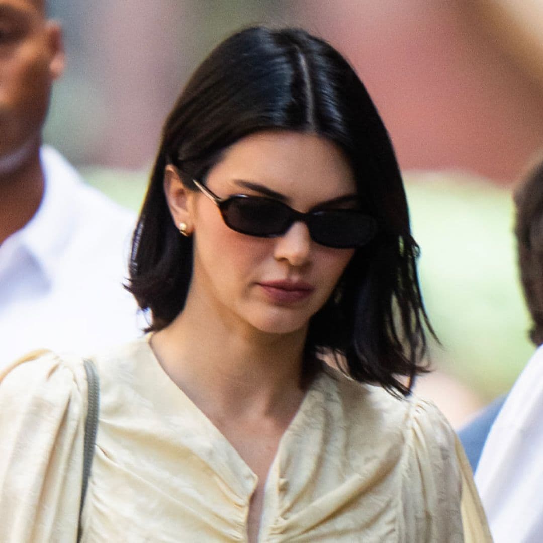  Kendall Jenner Reinvigorates Summer 2026's Butter Yellow Trend in a Vibrant Floral Mini Dress 