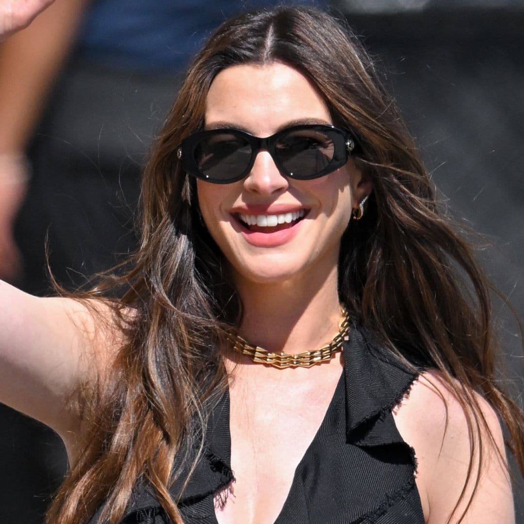  August Temps Couldn't Stop Anne Hathaway From Styling an All-Black Summer Look 