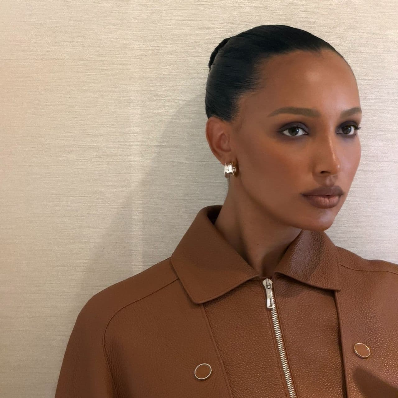  Jasmine Tookes on '90s Supermodel Makeup and the One Trick That Makes Her Eyelashes Look Thicker 