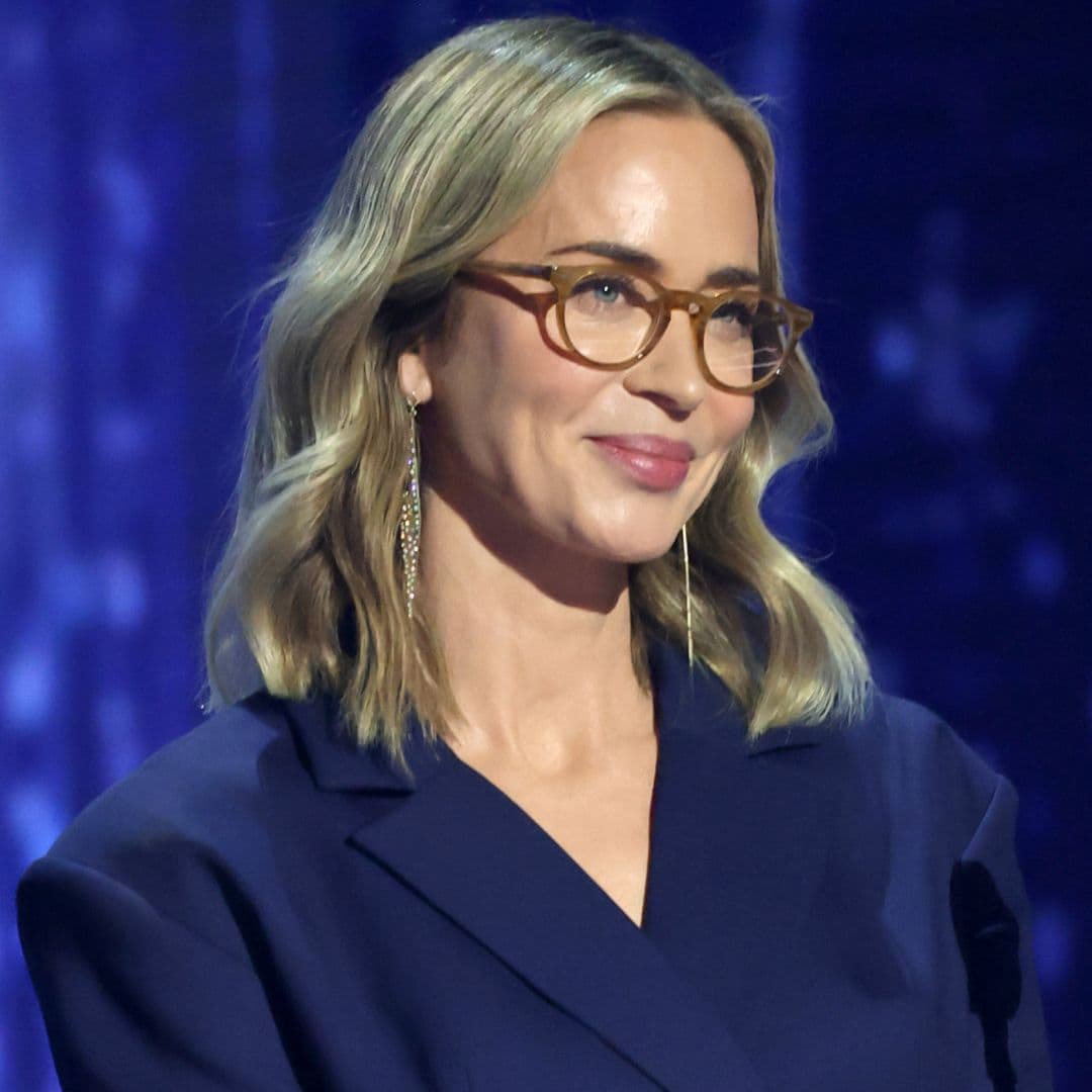  What Pointy Pumps? Emily Blunt Just Took Center Stage in Fall's T-Strap Shoe Trend Instead 