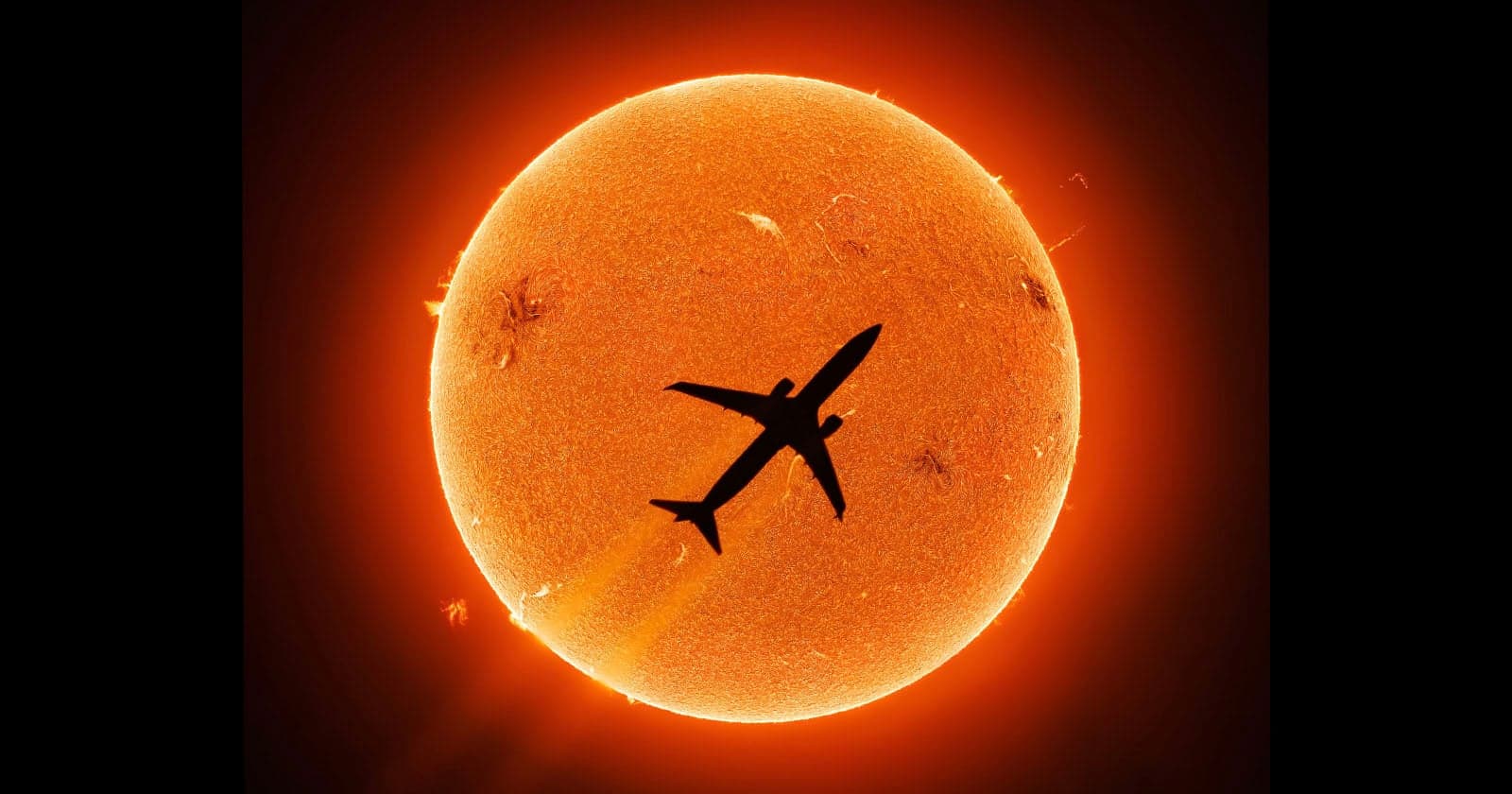 Photographer Takes One in 1.7 Million Photo of Airplane Transiting the Sun