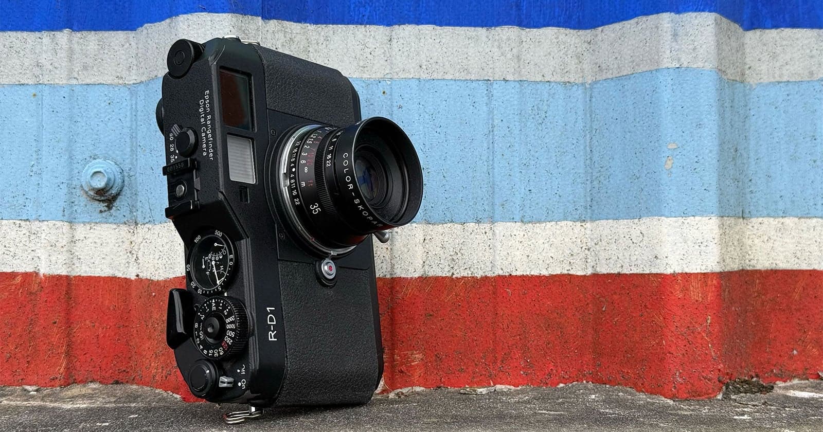 Reviewing the Most Beautiful Digital Camera Ever Made 22 Years Later