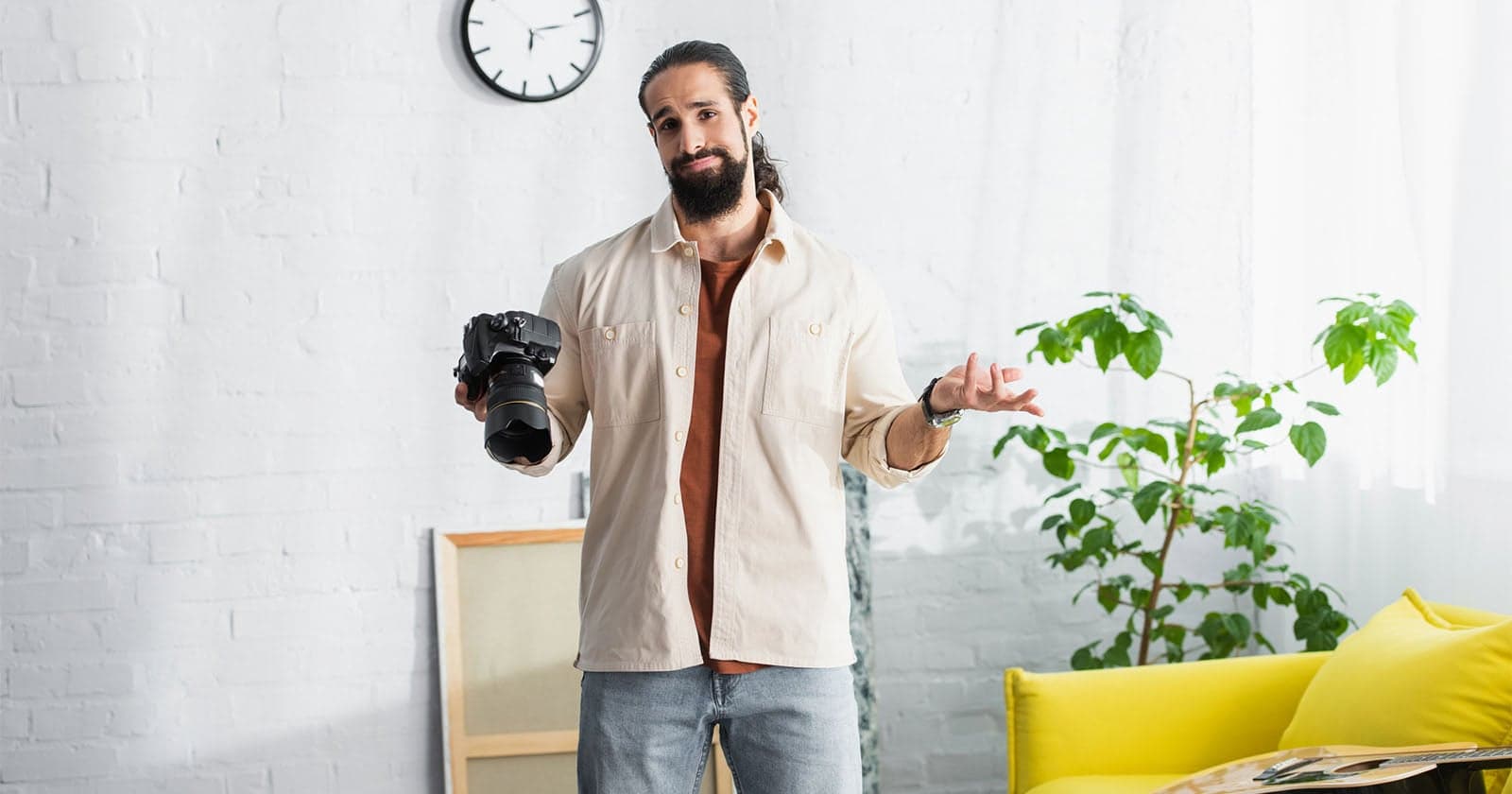 Photographer Loses Five-Figure Job After Bargain-Basement Memory Cards Fail on Set (Satire)