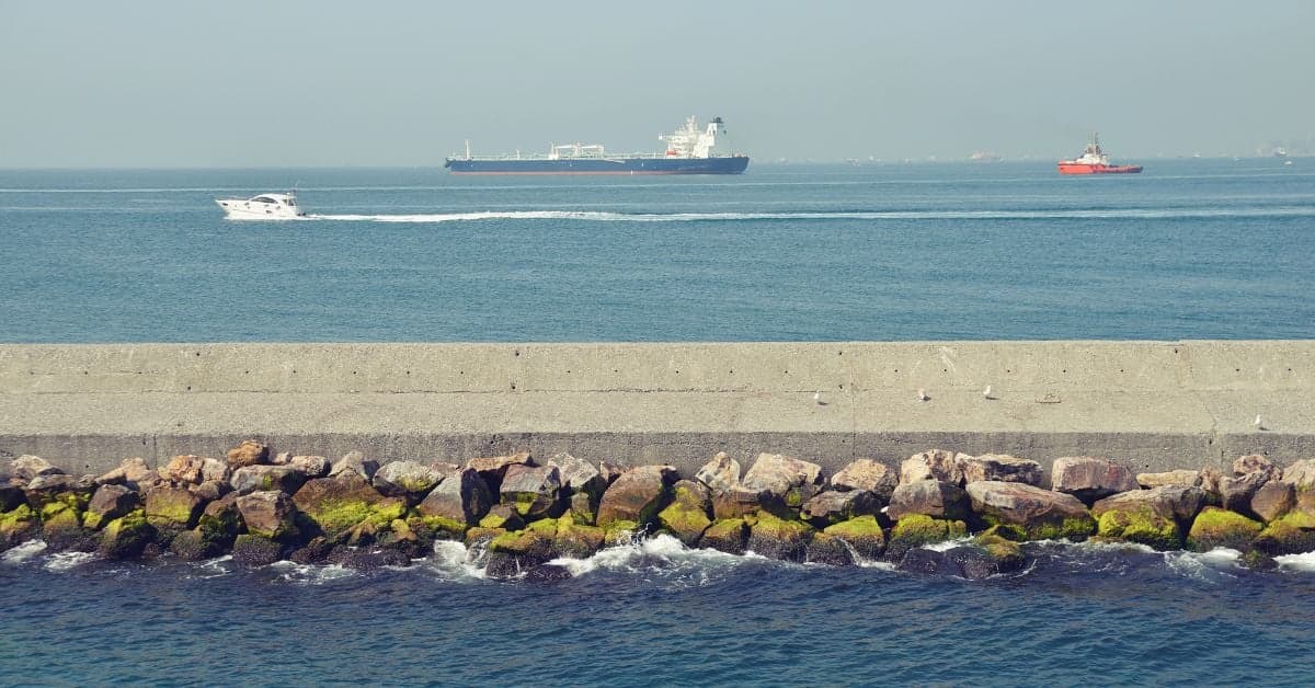 Iran Enforces Transit Rules: Penalties Possible for Strait of Hormuz Vessels