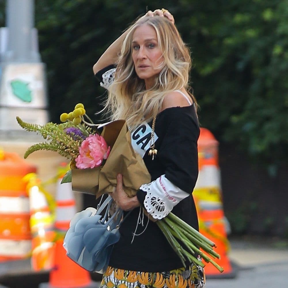Not Ballet Flats, Not Sandals—SJP's Elegant Shoe and Midi Skirt Pairing Is Giving Carrie Bradshaw