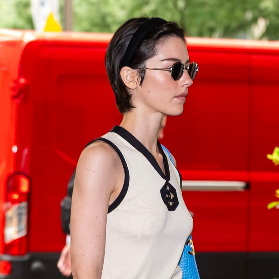 Looking Like a Fashion Person RN Is as Easy as Wearing These Two Chanel-Approved Colors Together