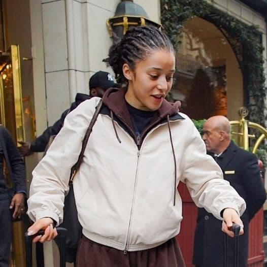 What to Wear With Brown Sweatpants on a Plane? These Shoes