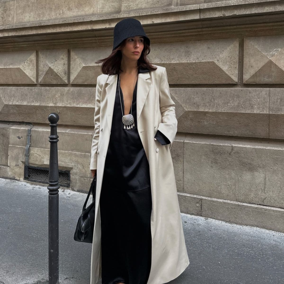 How to Spot an It Girl In 2026—She’ll Be Wearing Her Jeans and Jackets With This Chic Accessory