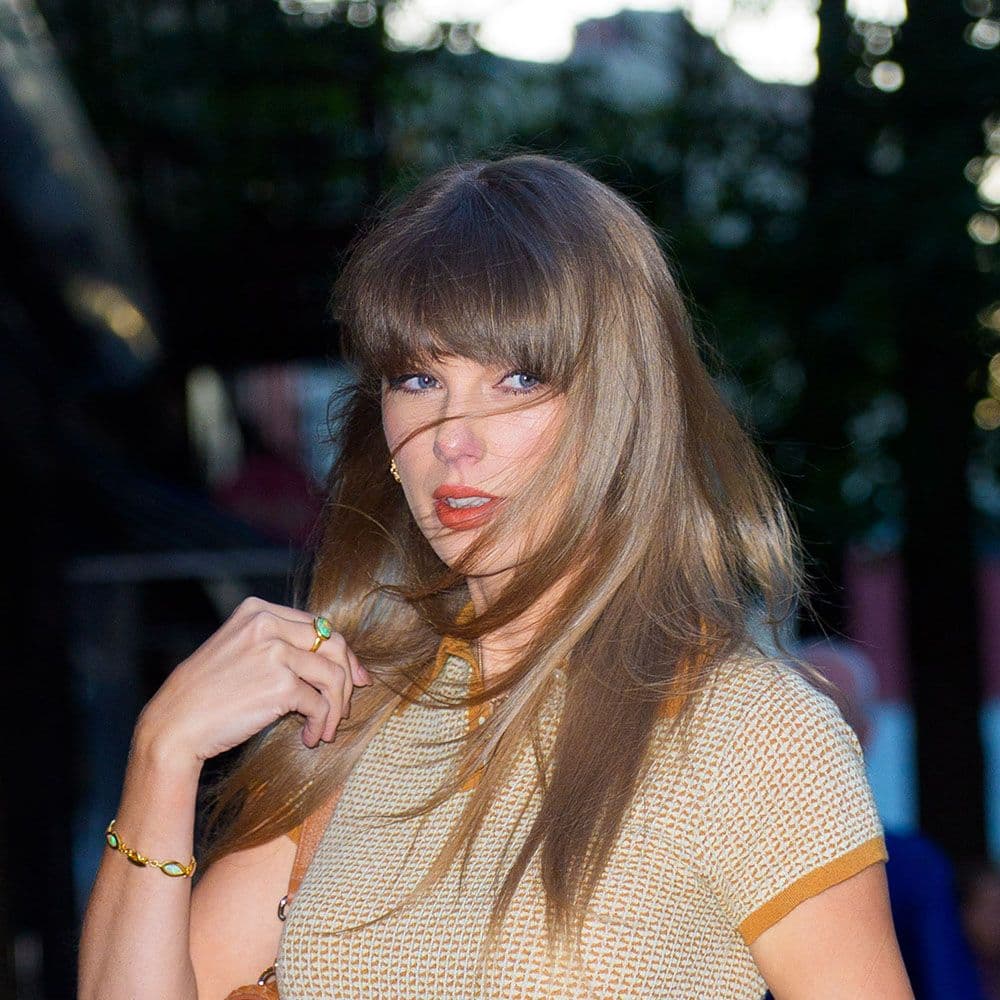 FYI: Taylor Swift Just Made This "Dated" Accessory-Color Trend Cool Again