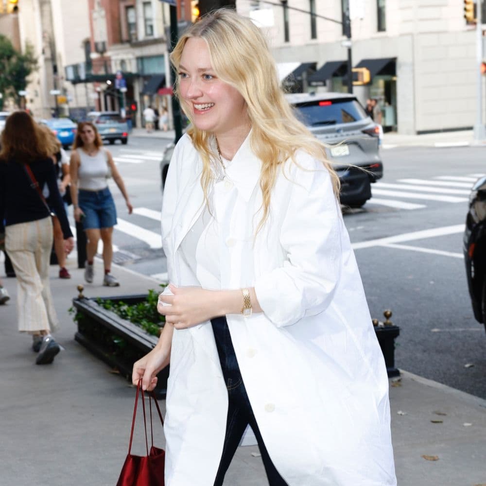 How to Spot an Elegant It Girl in Autumn 2026—These Timeless Jeans and This Trending Shoe