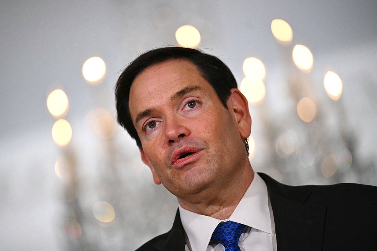 Senators Prod State Department to Process Student, Scholar Visas
